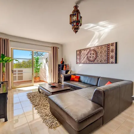 Algarsun - Idealy Situated With Modern Comfort