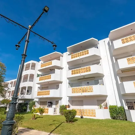 Algarsun - Idealy Situated With Modern Comfort Apartment