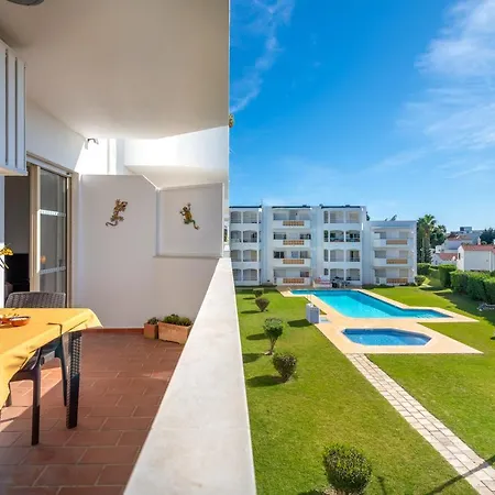 Algarsun - Idealy Situated With Modern Comfort Apartment