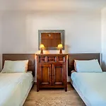 Algarsun - Idealy Situated With Modern Comfort *