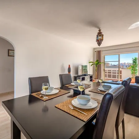 Lejlighed Algarsun - Idealy Situated With Modern Comfort